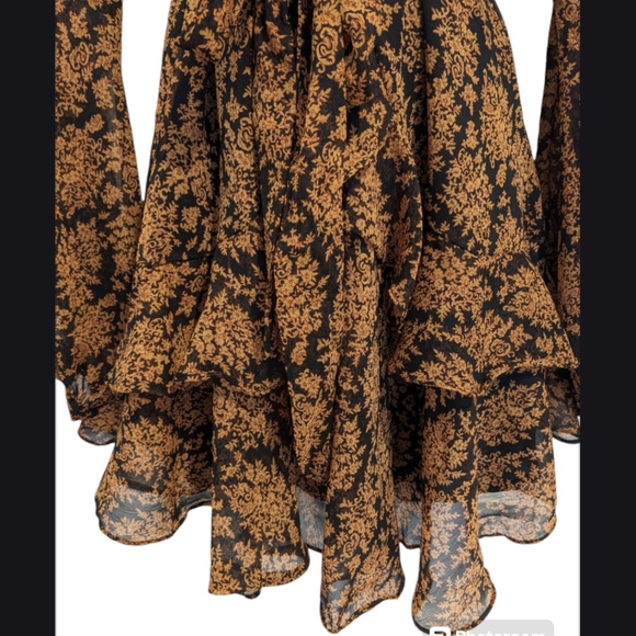 Flowy Dress with Ruffled lower half - Picture 4 of 7